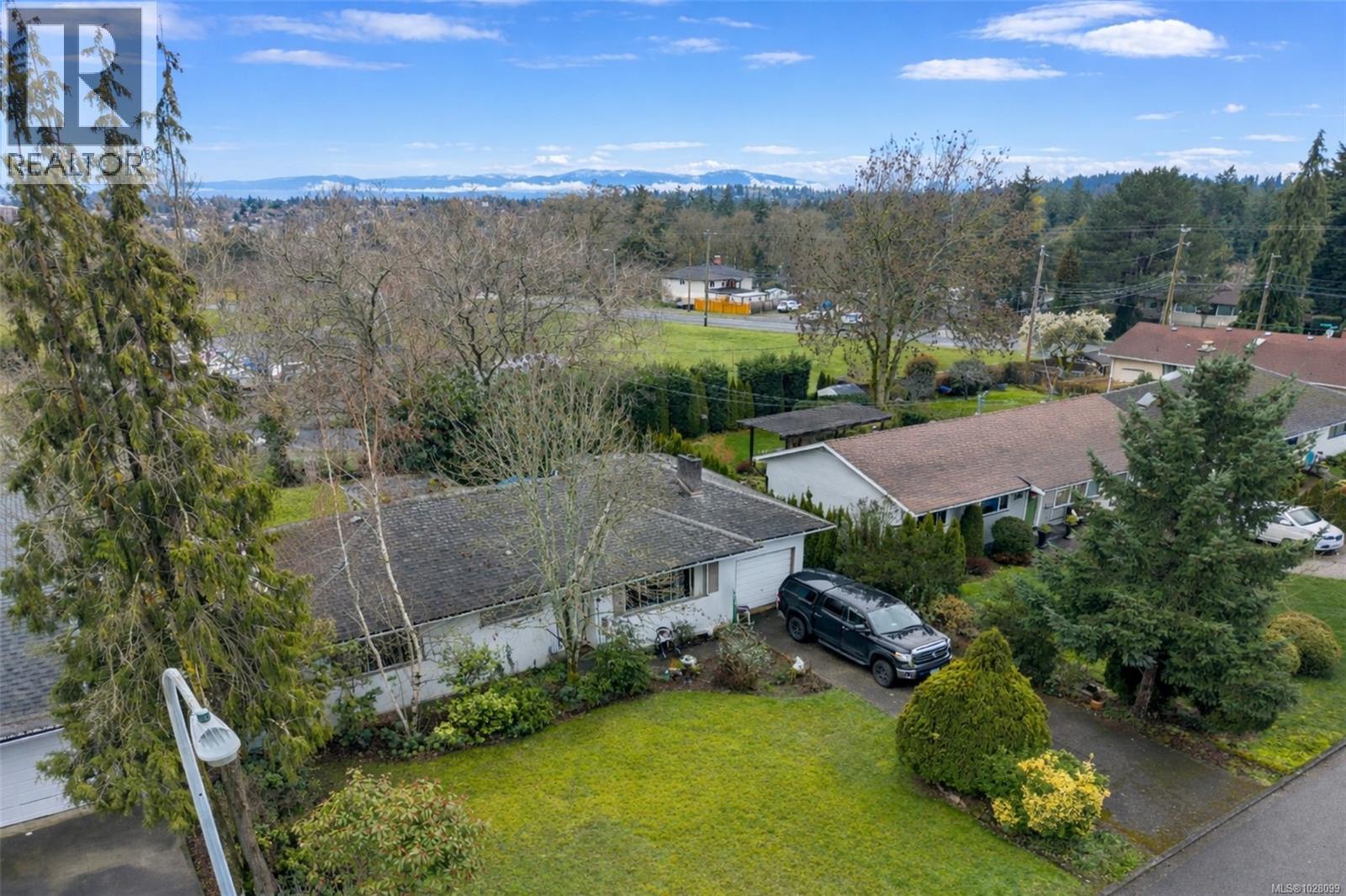 3313 ROLSTON CRES - 37