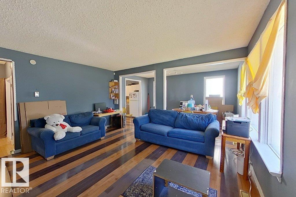 10722 106 ST NW - 9