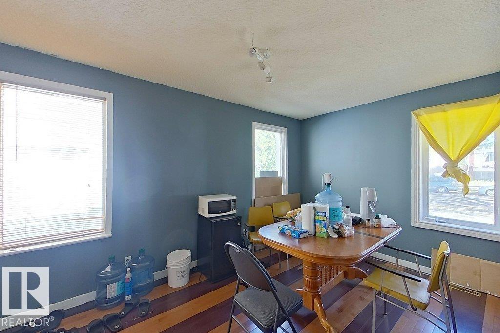 10722 106 ST NW - 6