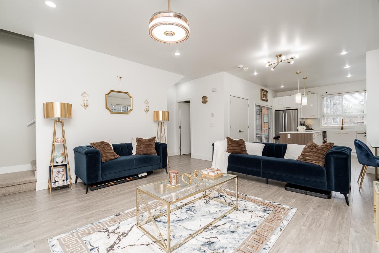 8 1938 NORTH PARALLEL ROAD, Abbotsford