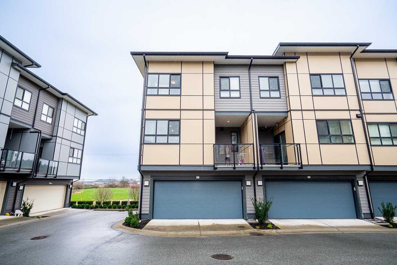 8 1938 NORTH PARALLEL ROAD, Abbotsford