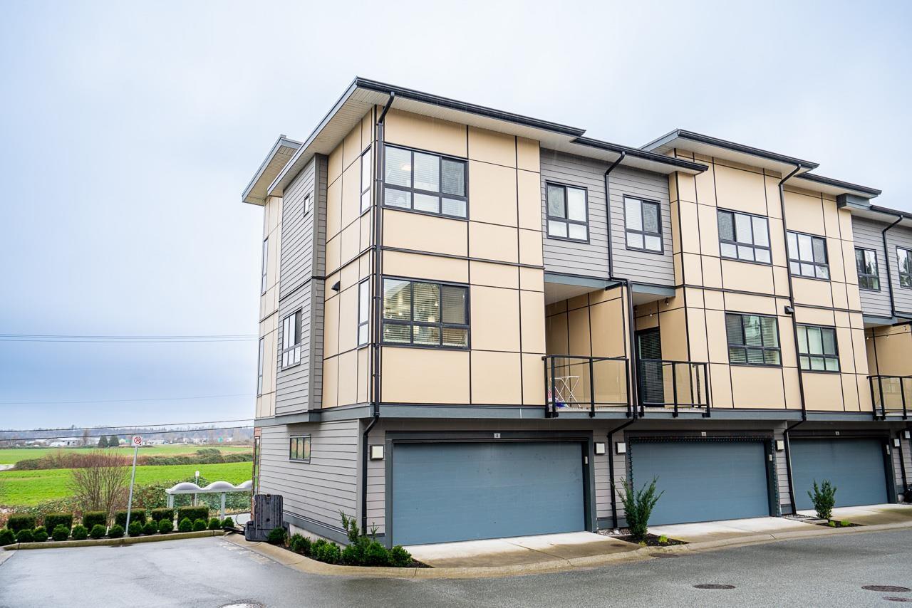 8 1938 NORTH PARALLEL ROAD, Abbotsford