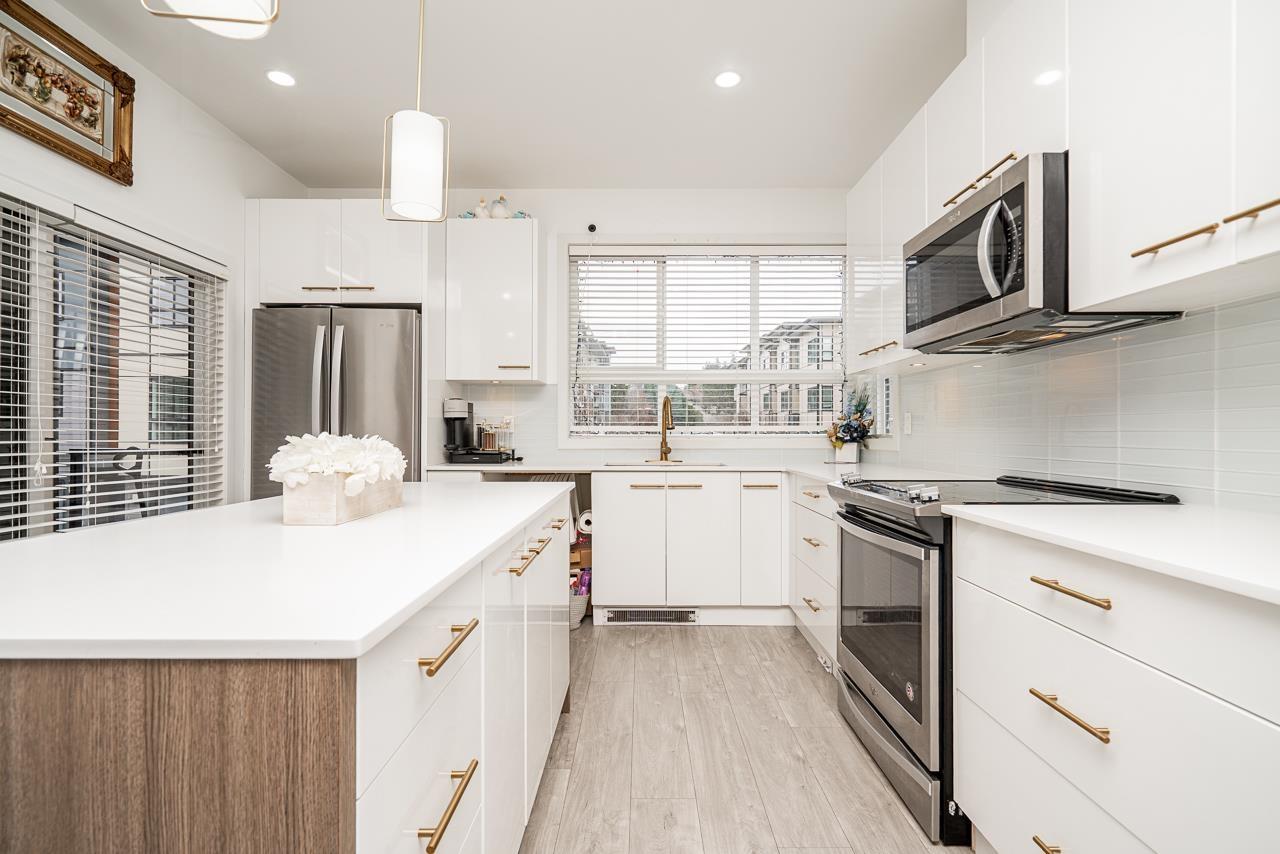 8 1938 NORTH PARALLEL ROAD, Abbotsford