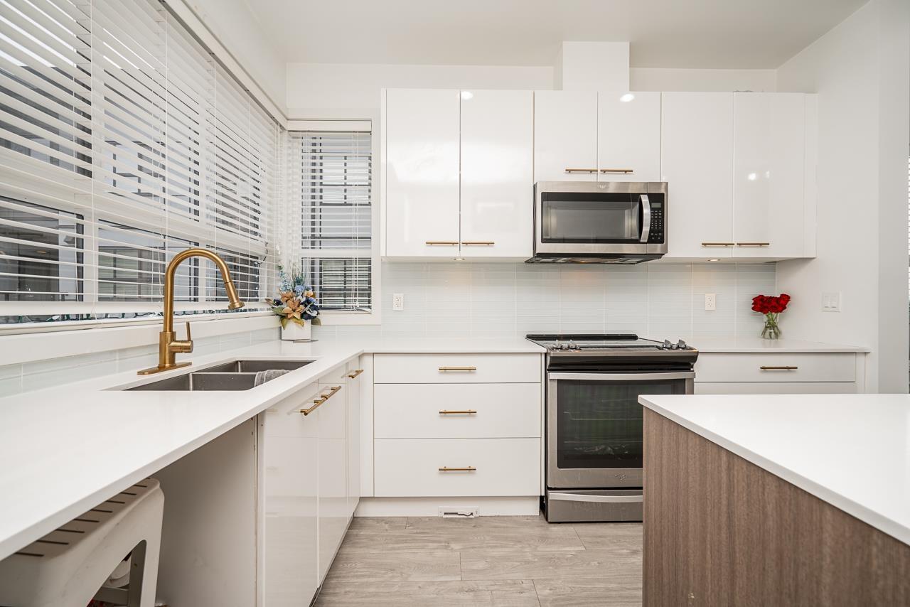 8 1938 NORTH PARALLEL ROAD, Abbotsford