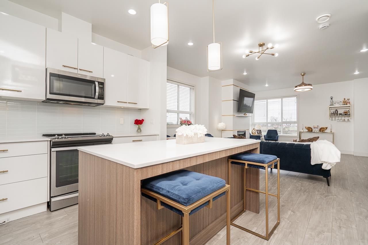 8 1938 NORTH PARALLEL ROAD, Abbotsford