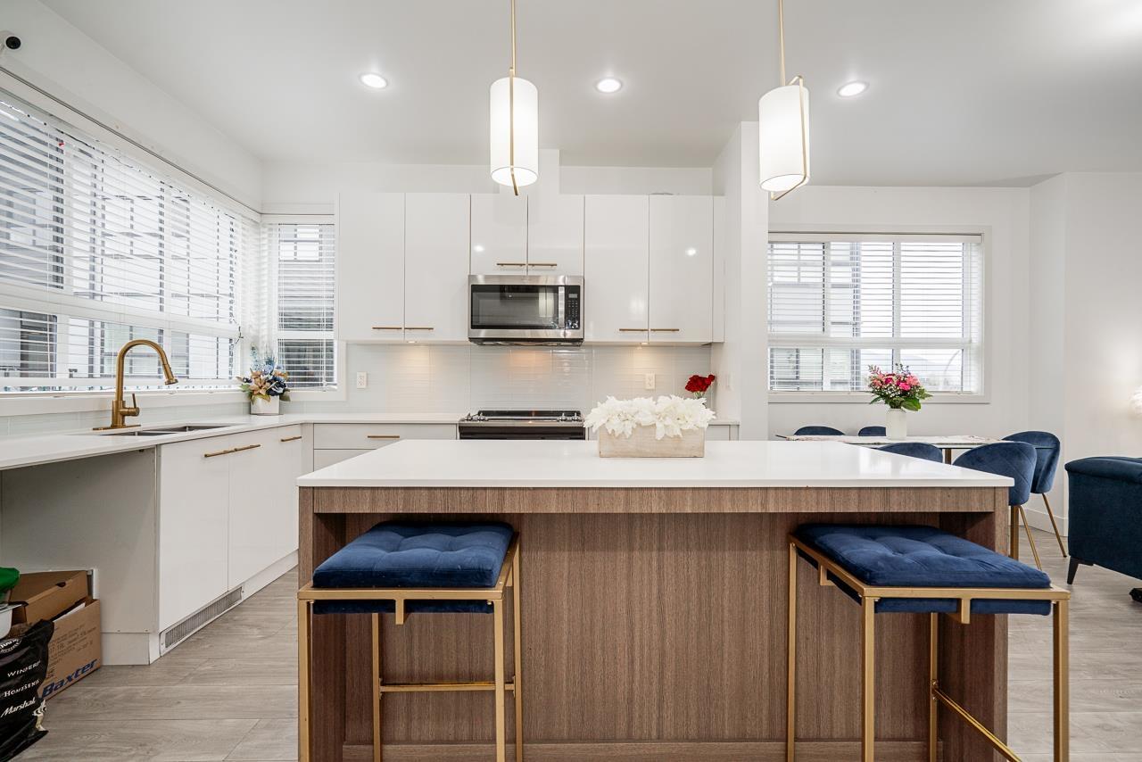 8 1938 NORTH PARALLEL ROAD, Abbotsford