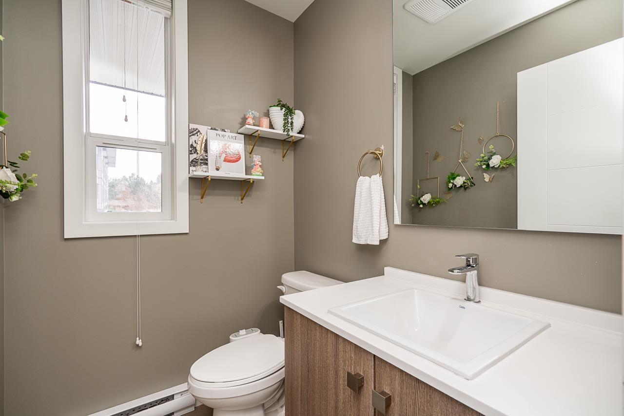 8 1938 NORTH PARALLEL ROAD, Abbotsford