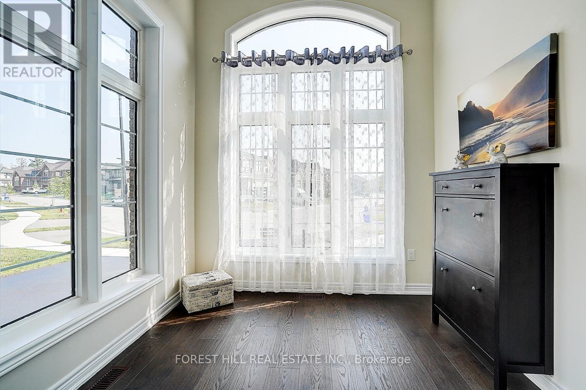 21 DOROTHY CAINE CRESCENT - 13