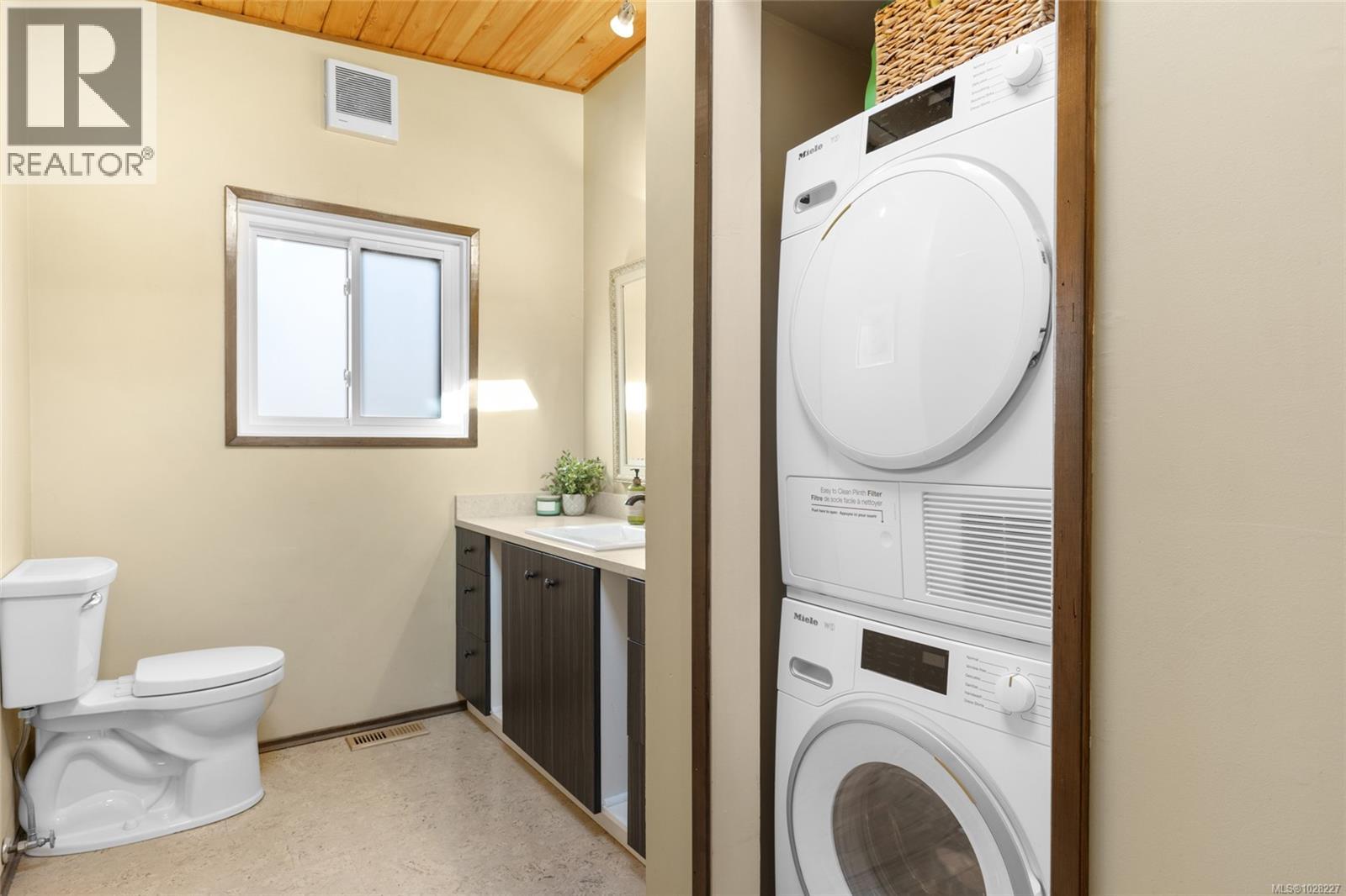  3379 Connorton Lane, Saanich