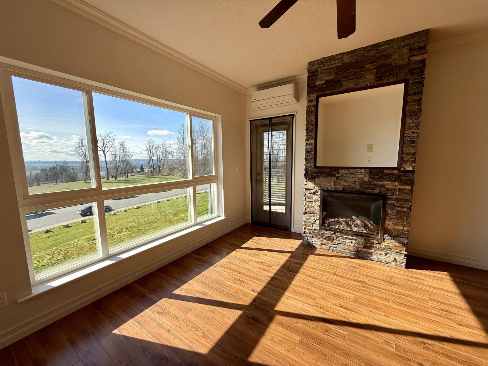 A222 33755 7TH AVENUE, Mission