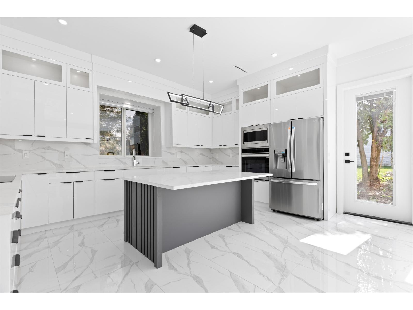 15584 89B Avenue - photo 2