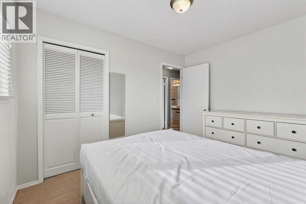 Single Family House 4 Level for Sale in  Deersaxon Circle SE Deer Run Calgary 