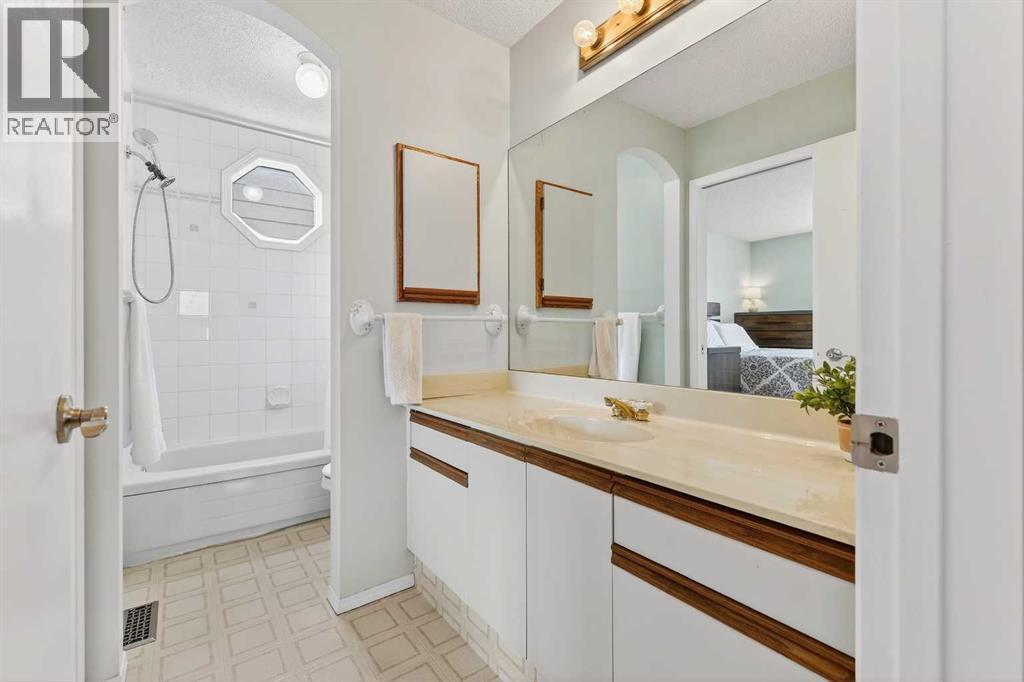 Single Family House 4 Level for Sale in  Deersaxon Circle SE Deer Run Calgary 