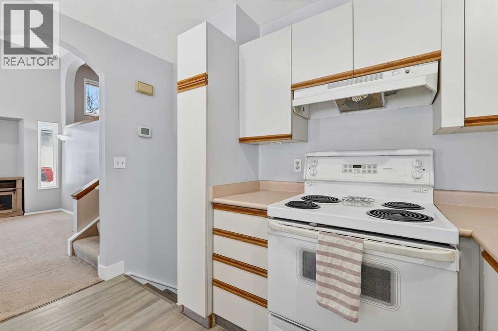 Single Family House 4 Level for Sale in  Deersaxon Circle SE Deer Run Calgary 