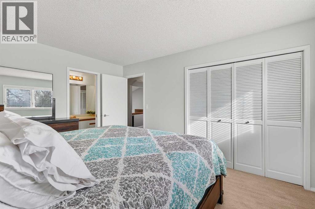 Single Family House 4 Level for Sale in  Deersaxon Circle SE Deer Run Calgary 