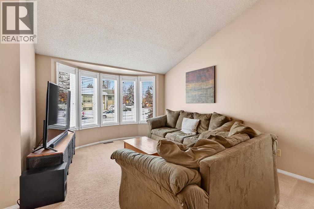 Single Family House 4 Level for Sale in  Deersaxon Circle SE Deer Run Calgary 