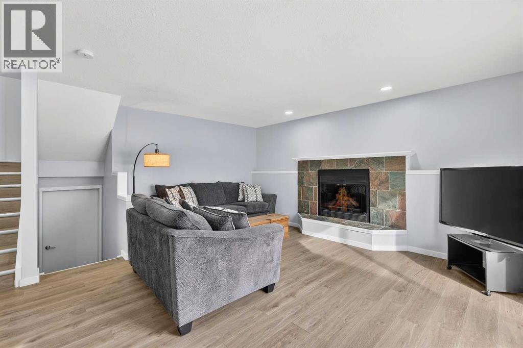 Single Family House 4 Level for Sale in  Deersaxon Circle SE Deer Run Calgary 