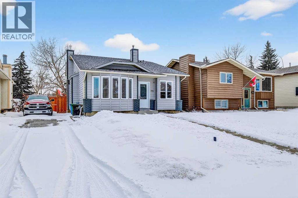 Single Family House 4 Level for Sale in  Deersaxon Circle SE Deer Run Calgary 