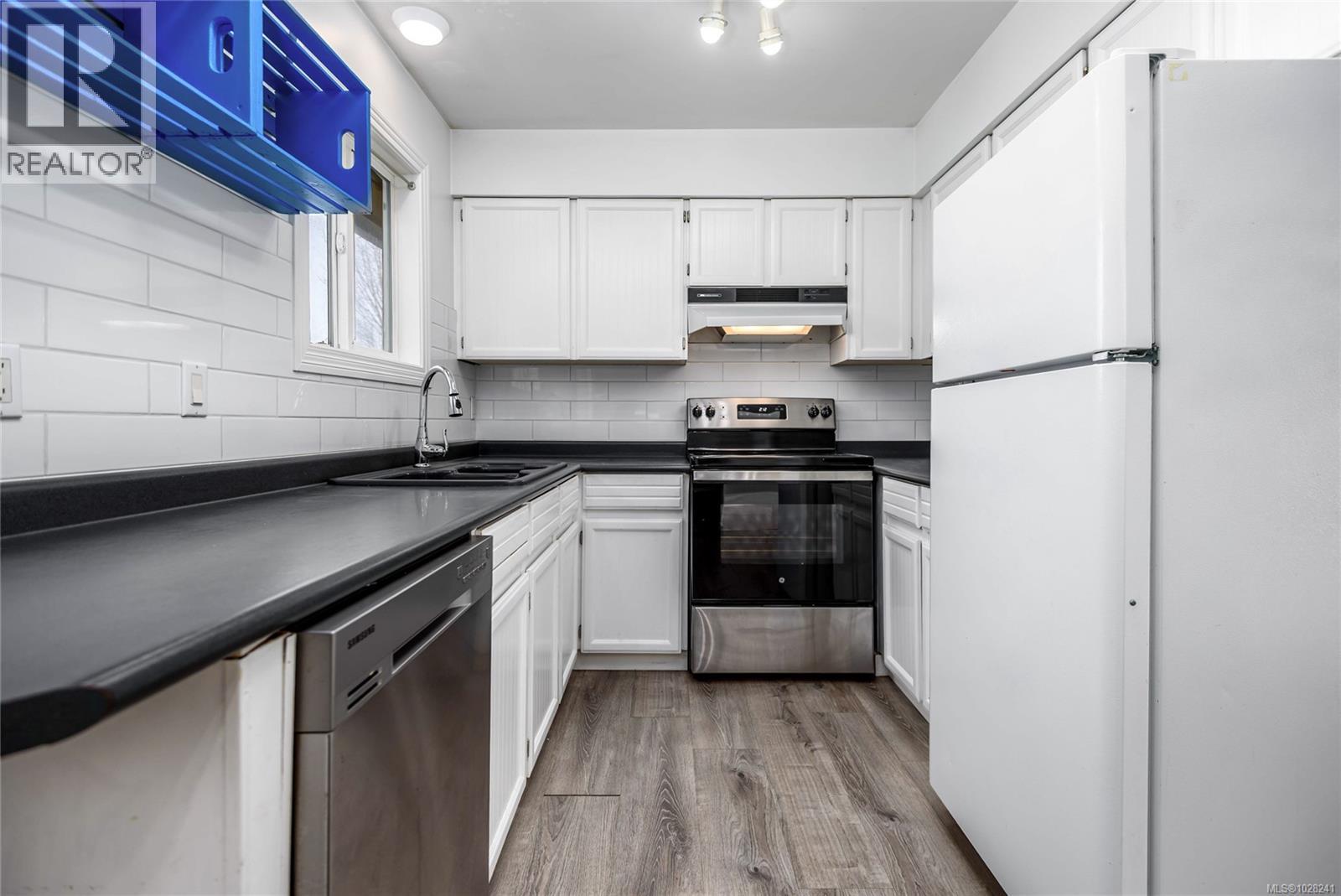 496 SANDOWNE DR - 22