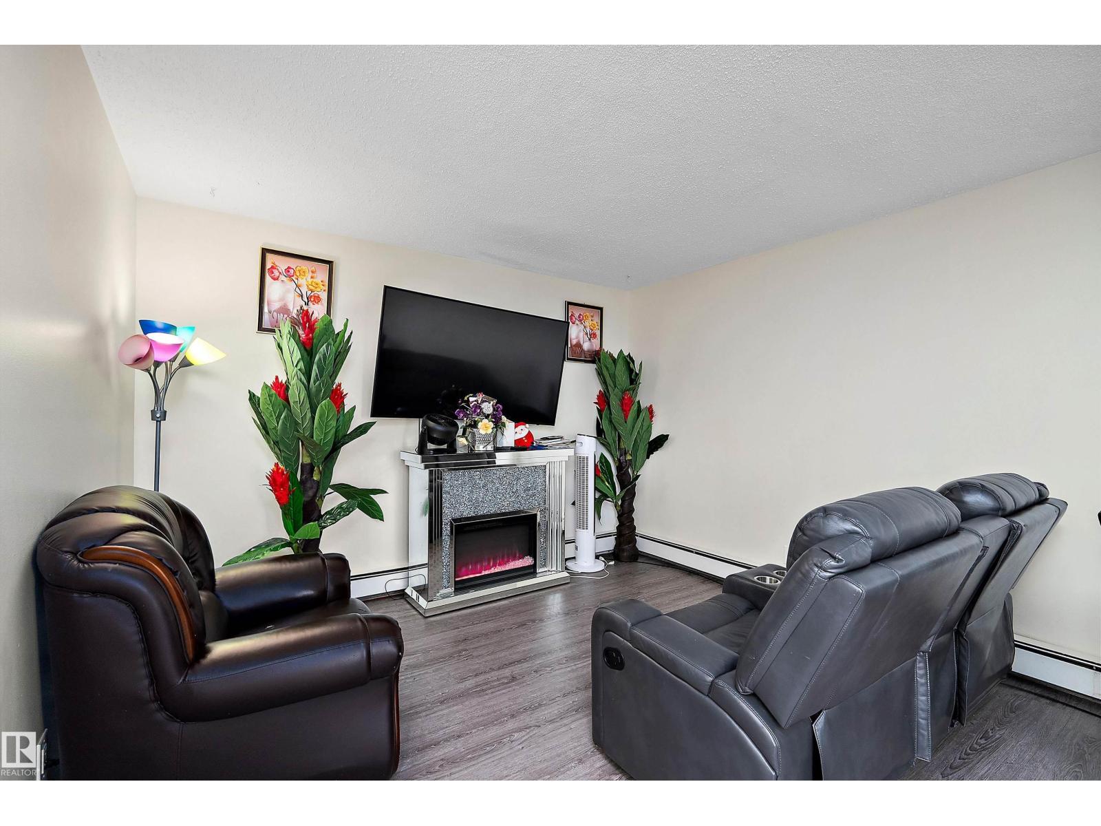 Single Family House for Sale in #  Fort RD NW Edmonton 