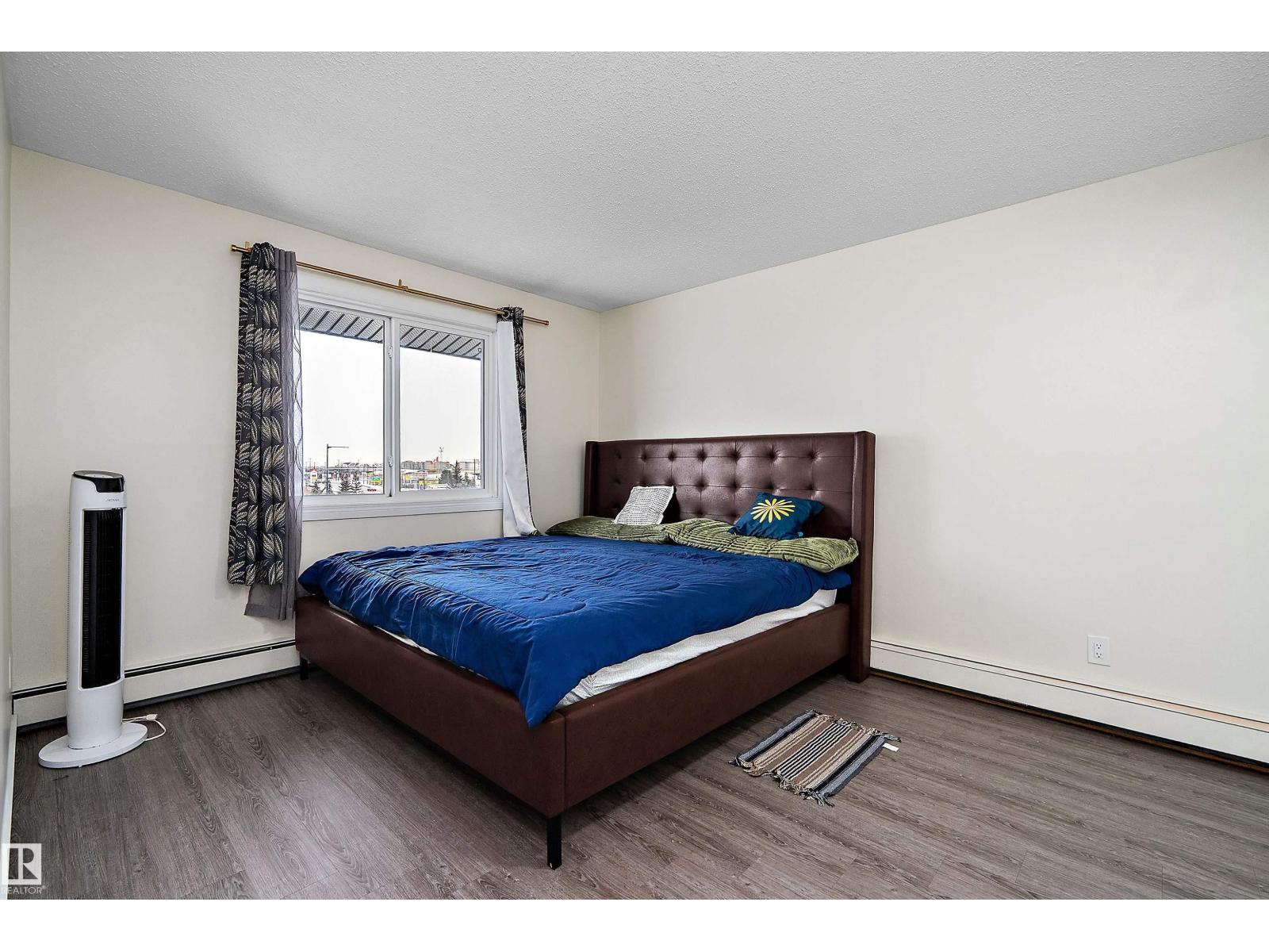 Single Family House for Sale in #  Fort RD NW Edmonton 