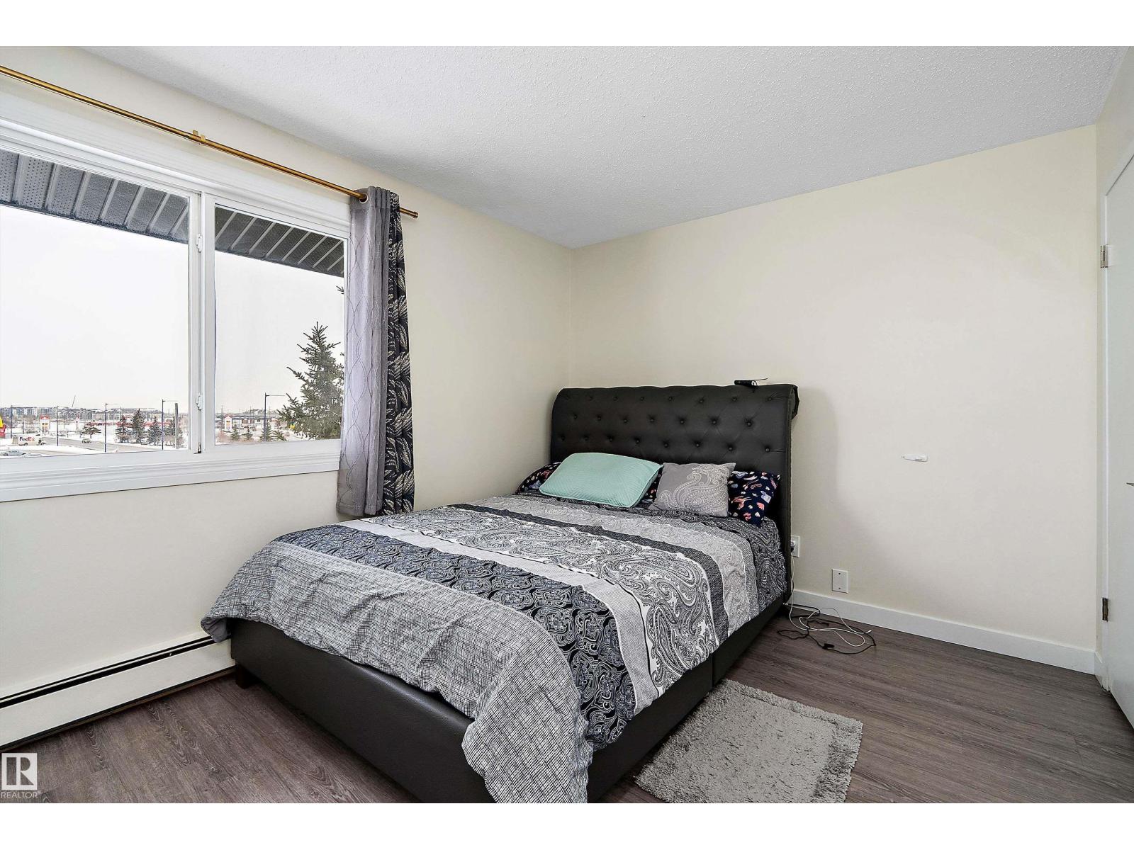 Single Family House for Sale in #  Fort RD NW Edmonton 