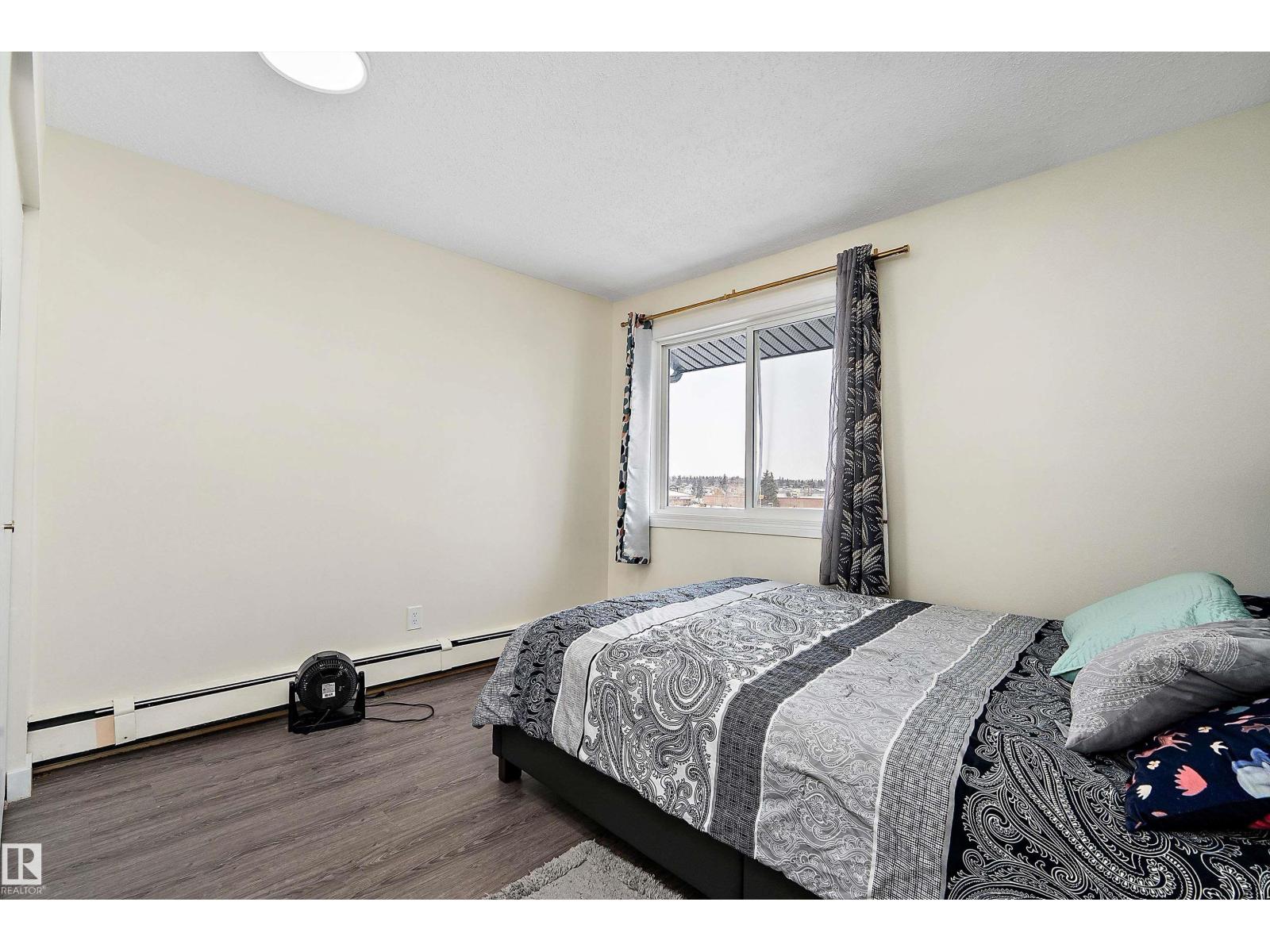 Single Family House for Sale in #  Fort RD NW Edmonton 