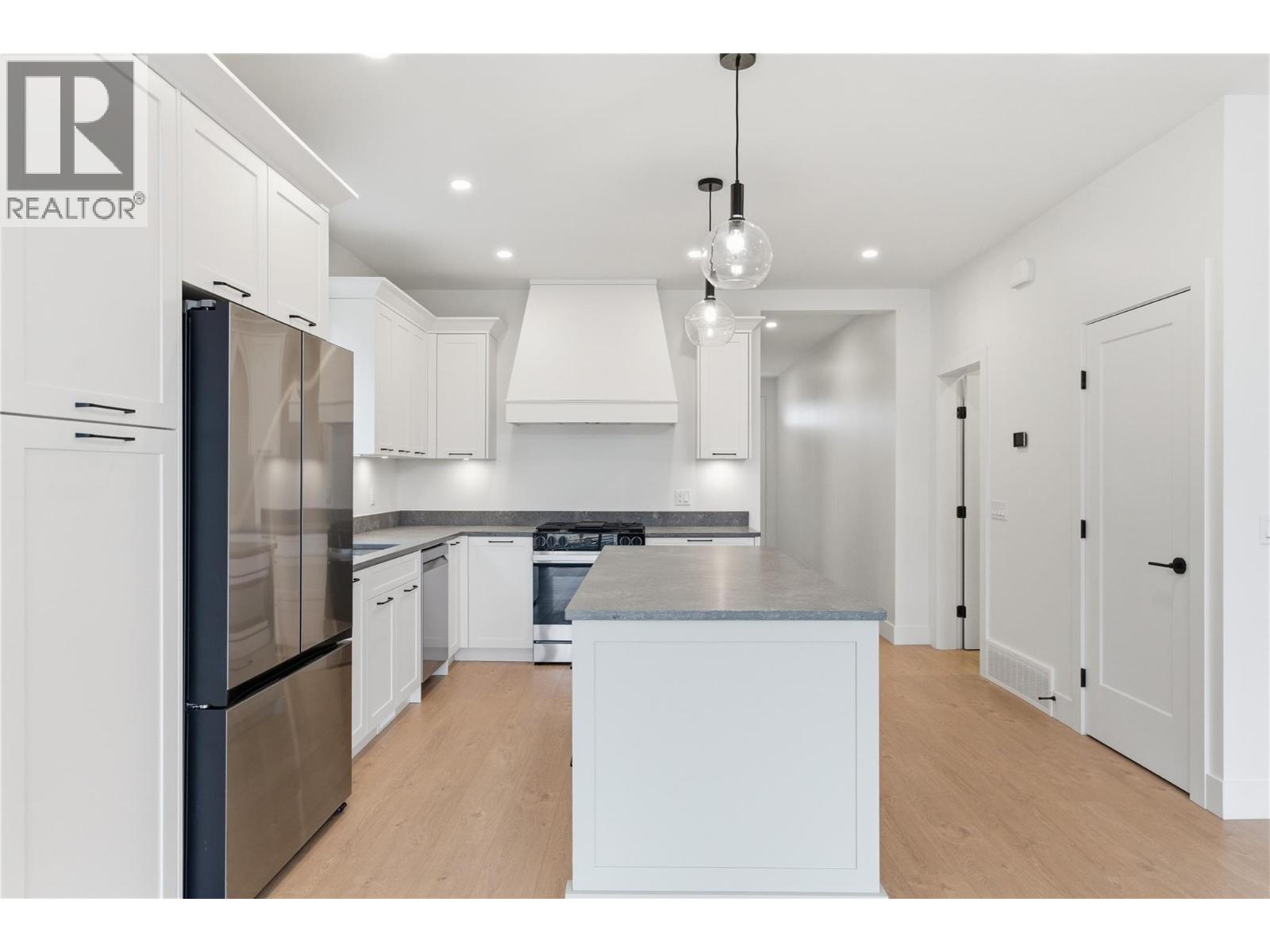 2468 Bradley Drive, Armstrong