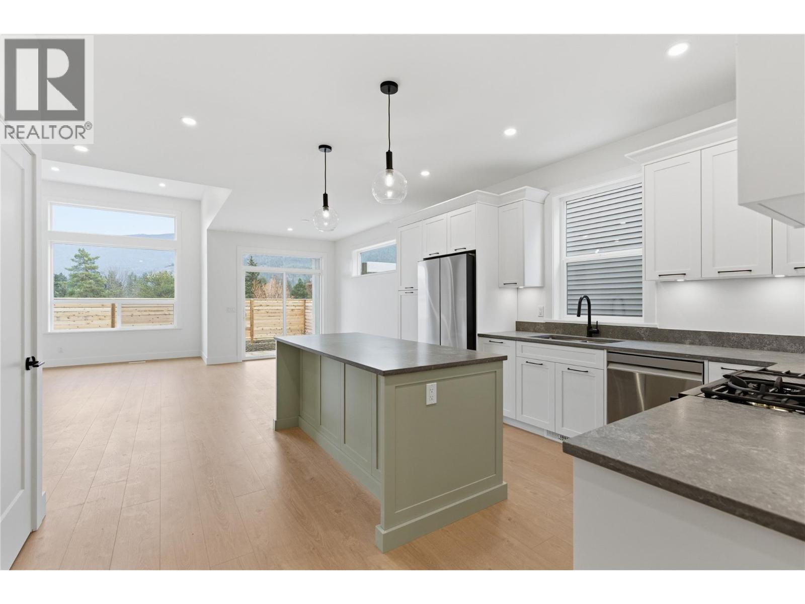 2468 Bradley Drive, Armstrong