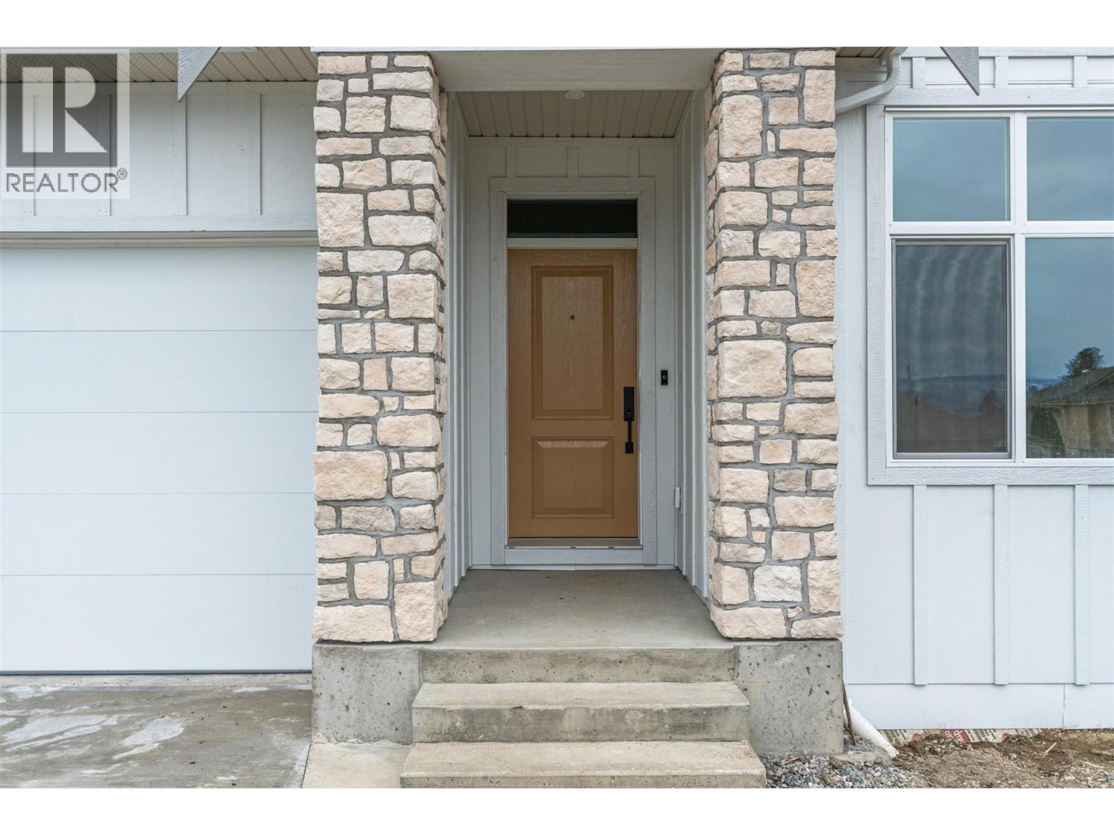 2468 Bradley Drive, Armstrong