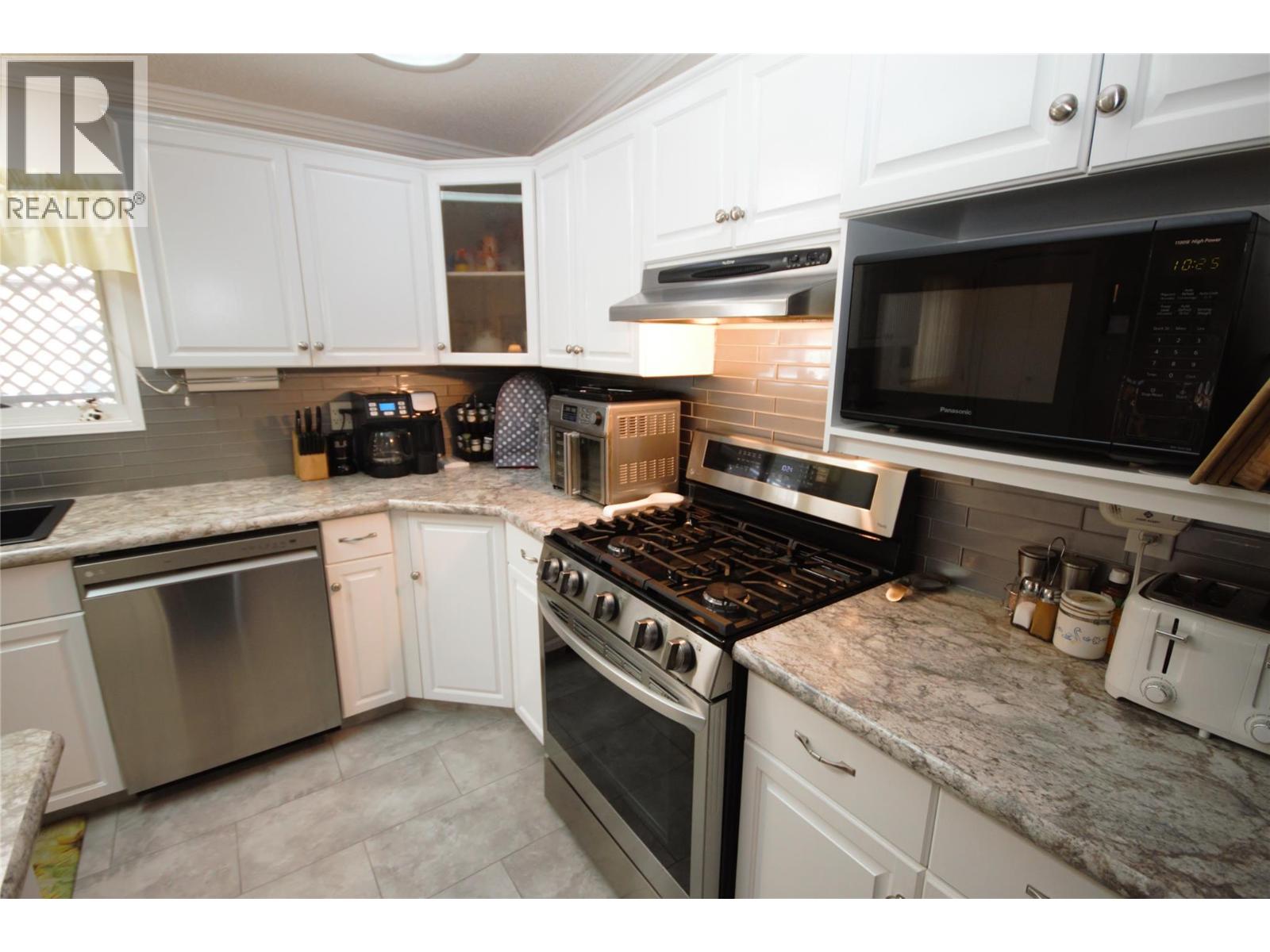 8598 97 Highway Unit# 6, Oliver