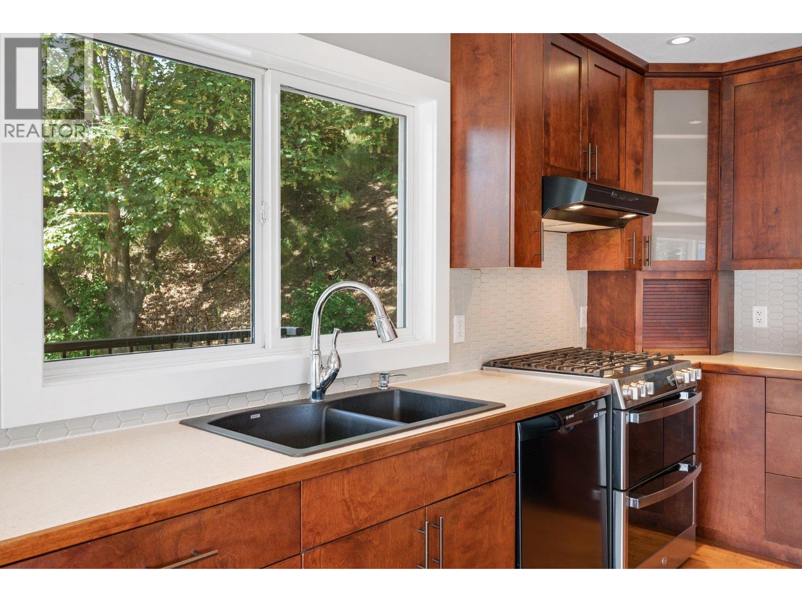 220 West Bench Drive, Penticton