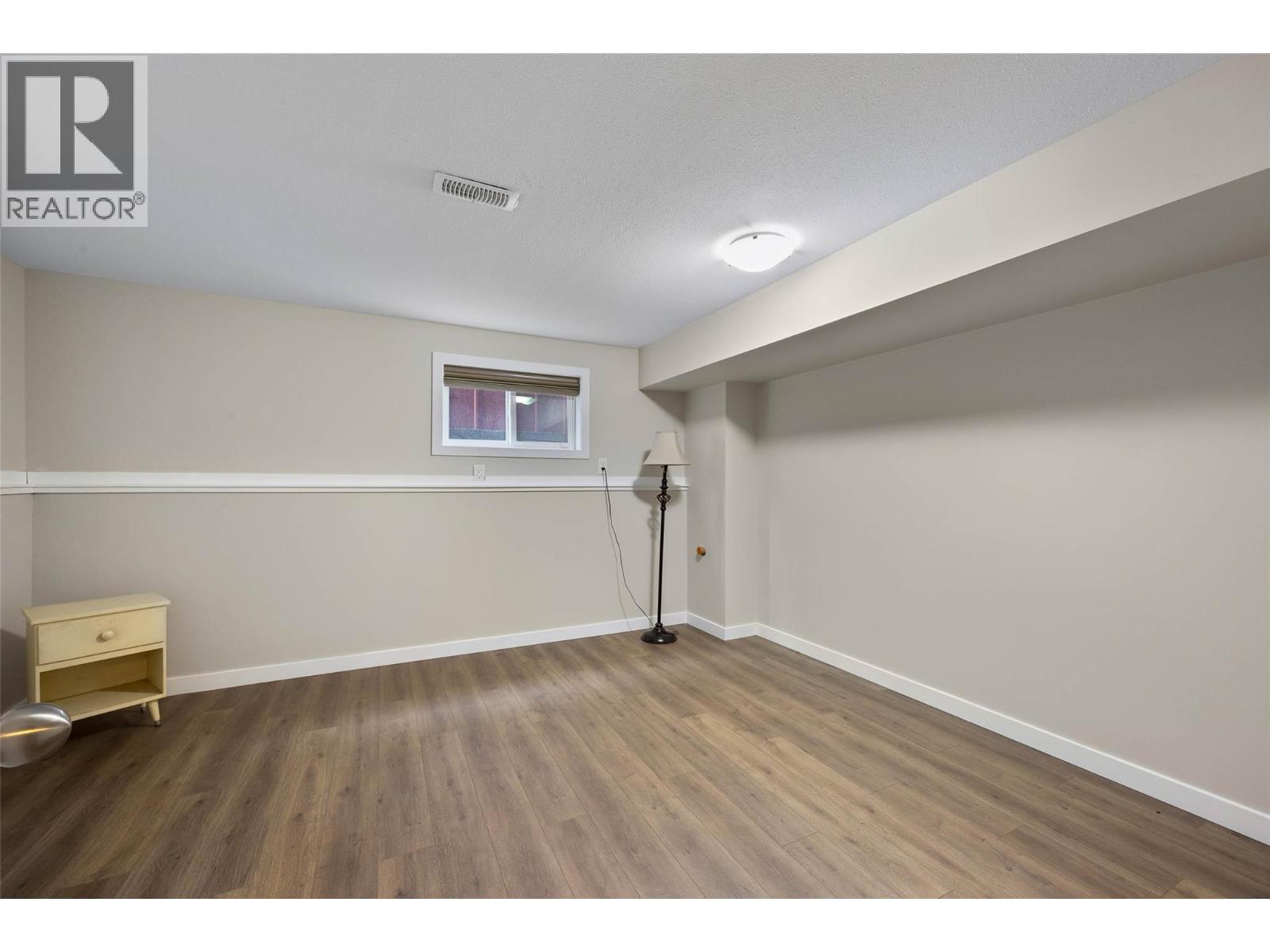 862 DESMOND Street - 19