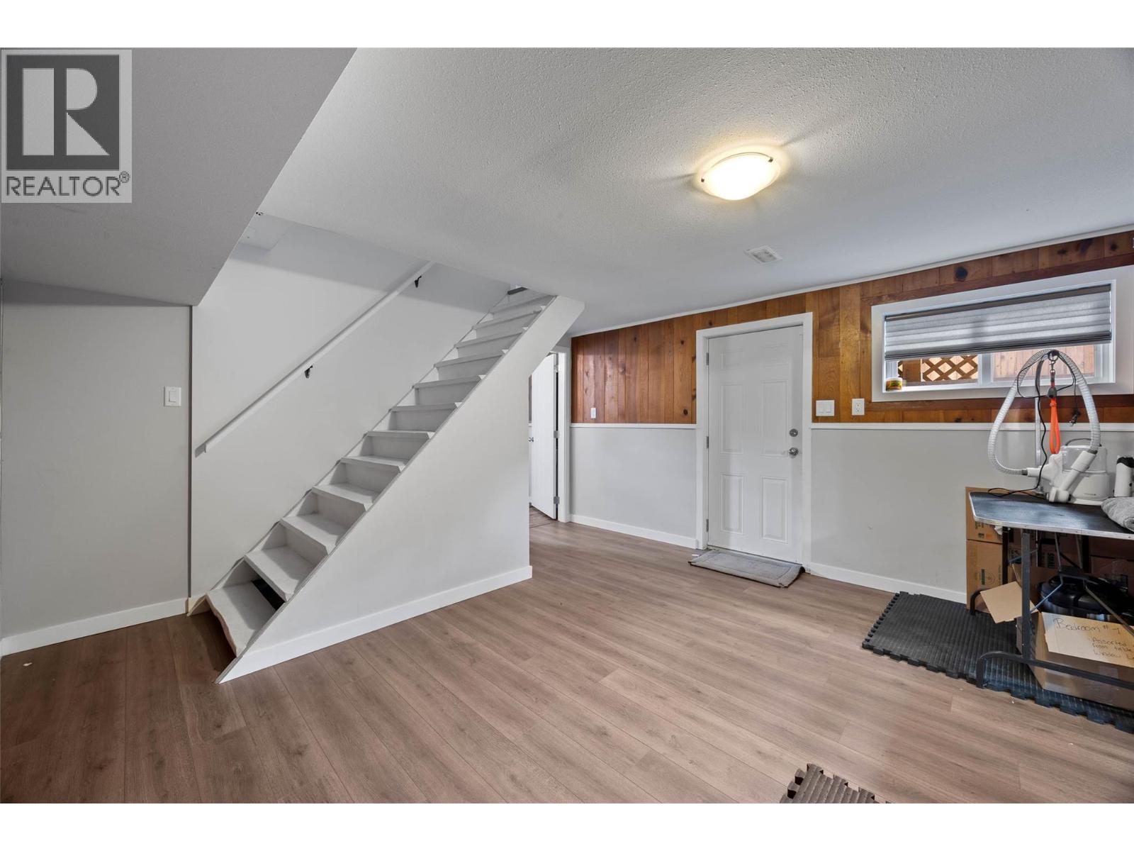 862 DESMOND Street - 15