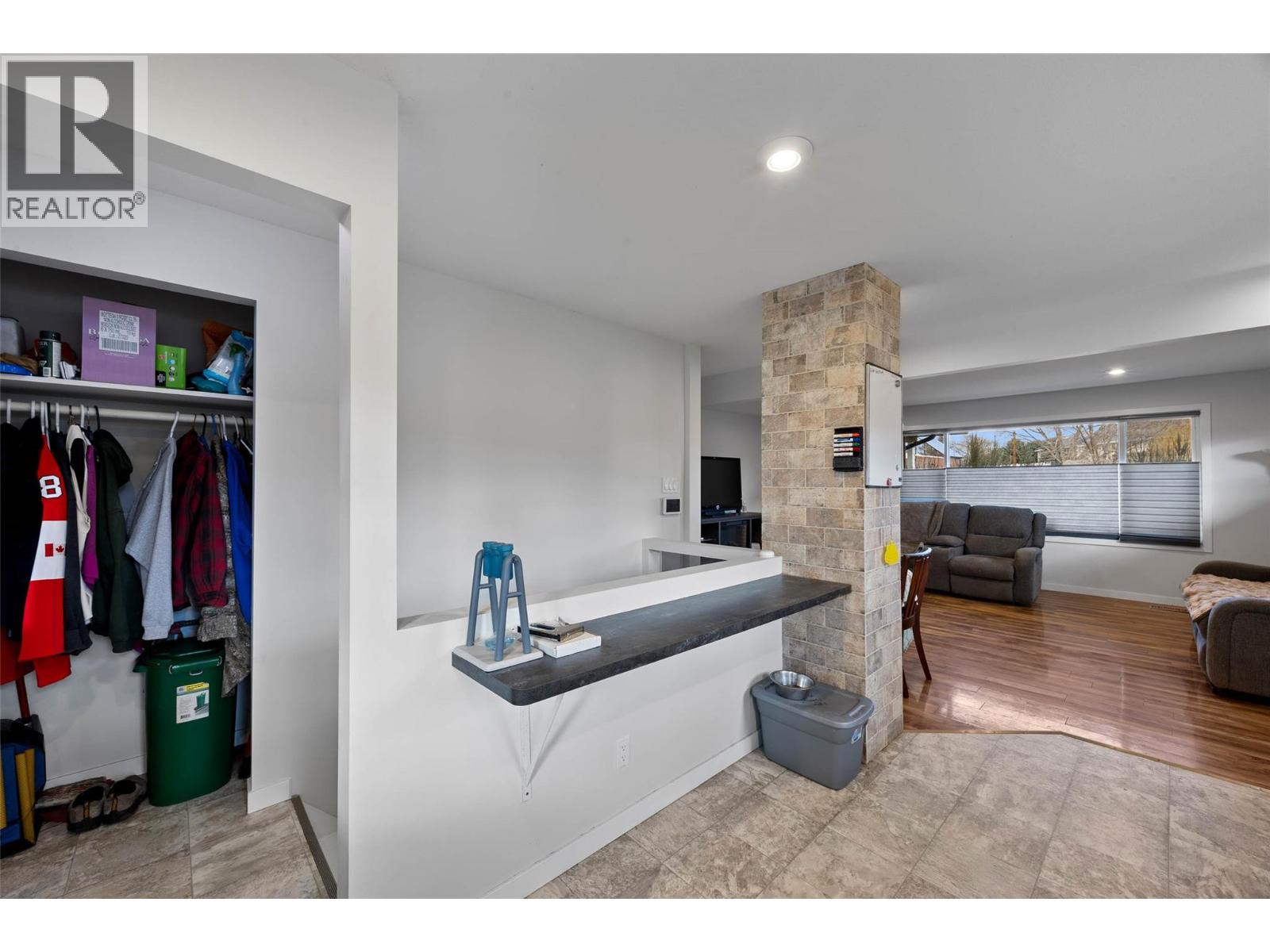 862 DESMOND Street - 9