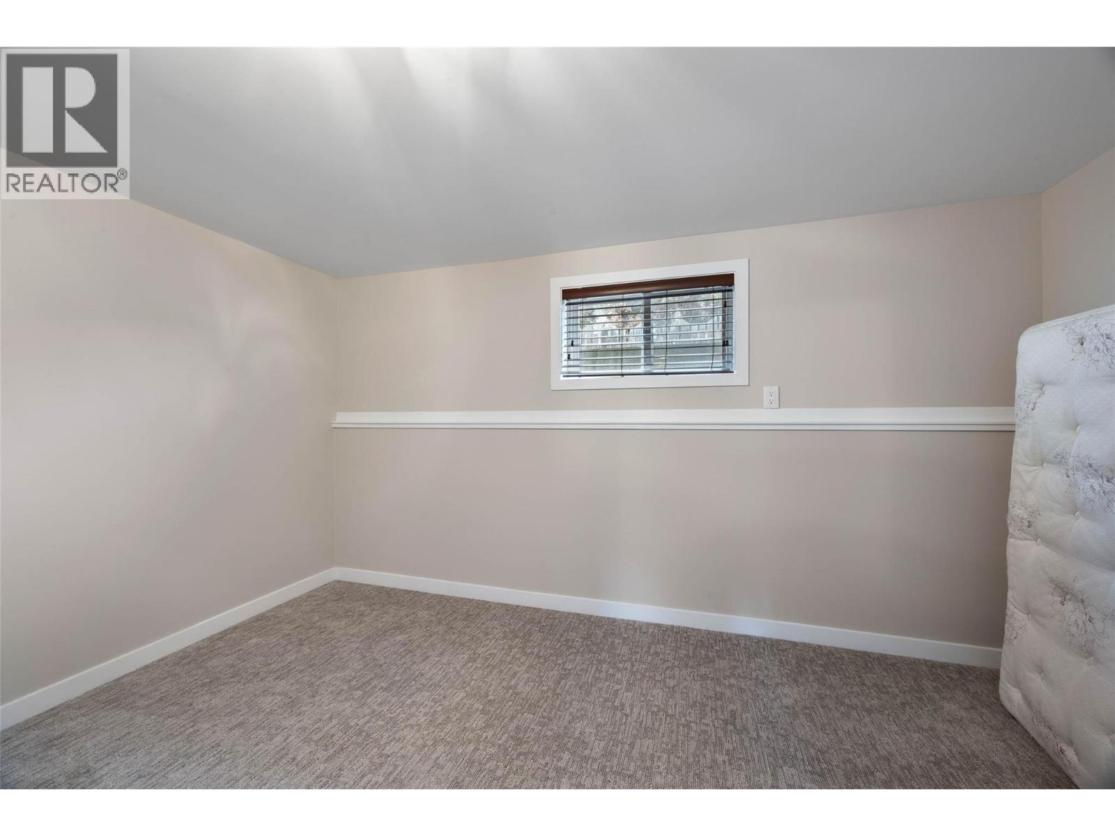 862 DESMOND Street - 21
