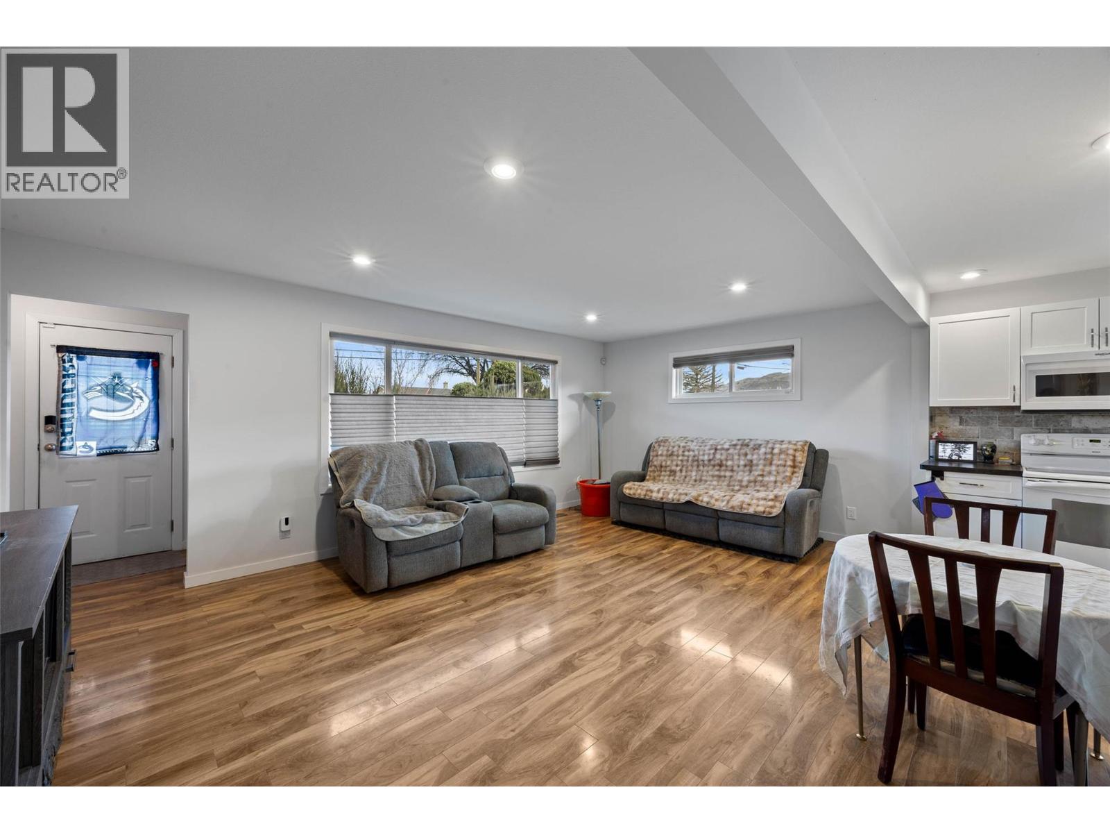 862 DESMOND Street - 5