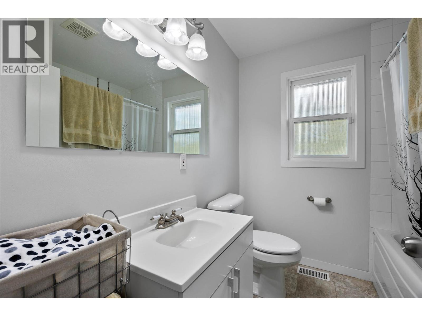 862 DESMOND Street - 13