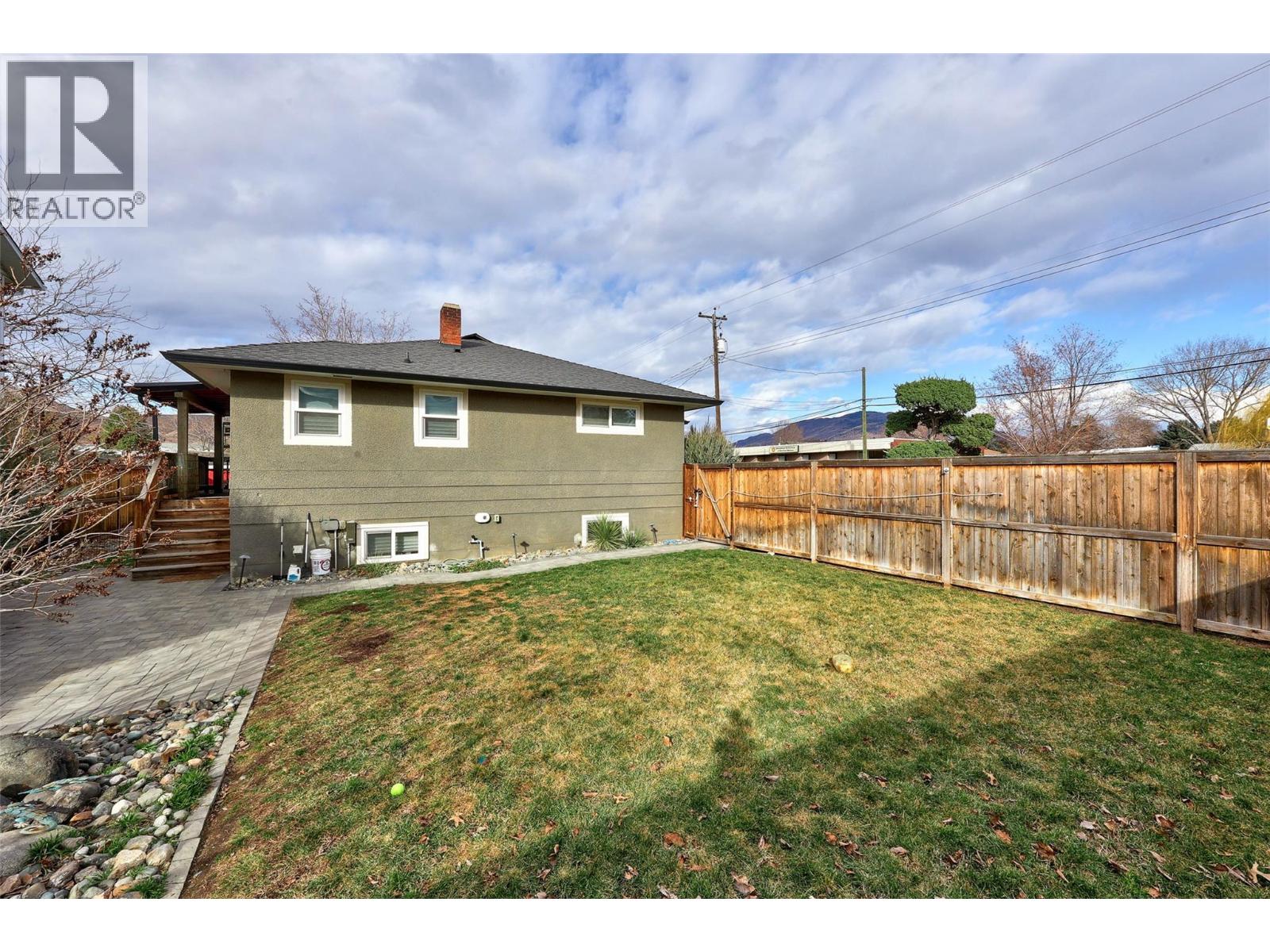 862 DESMOND Street - 27