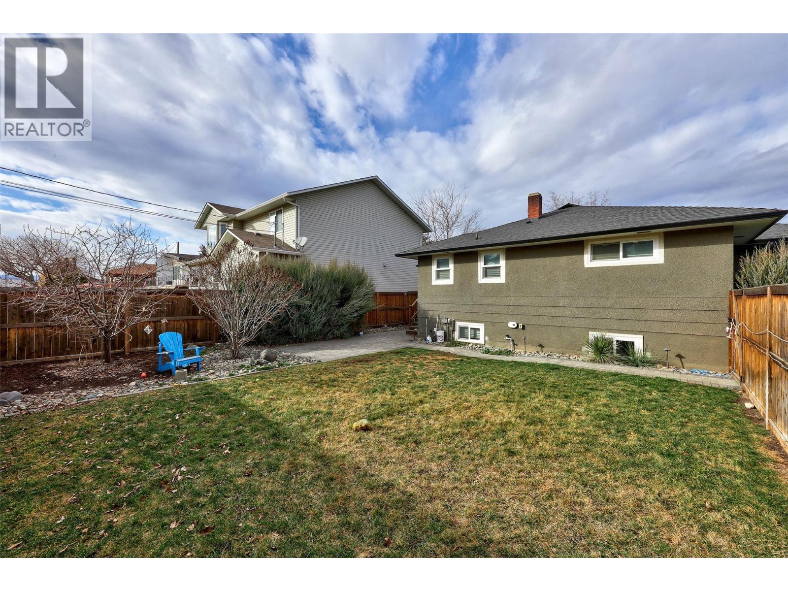 862 DESMOND Street - 26