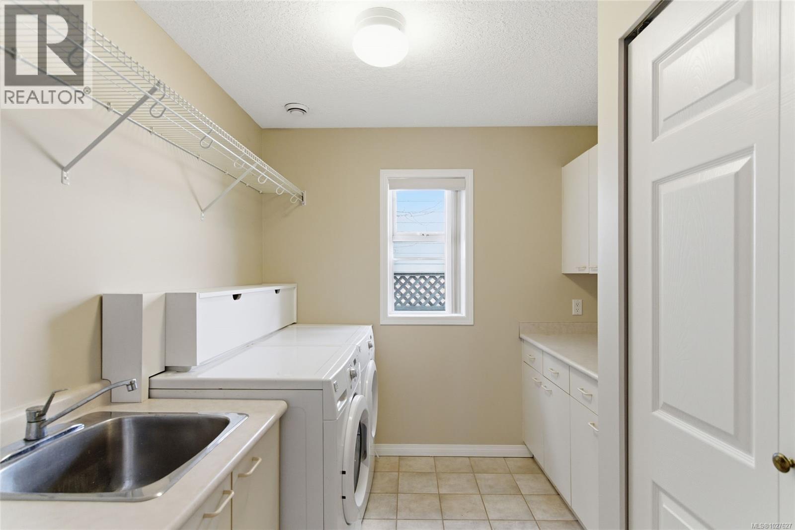 576 Dalmatian Dr, Parksville