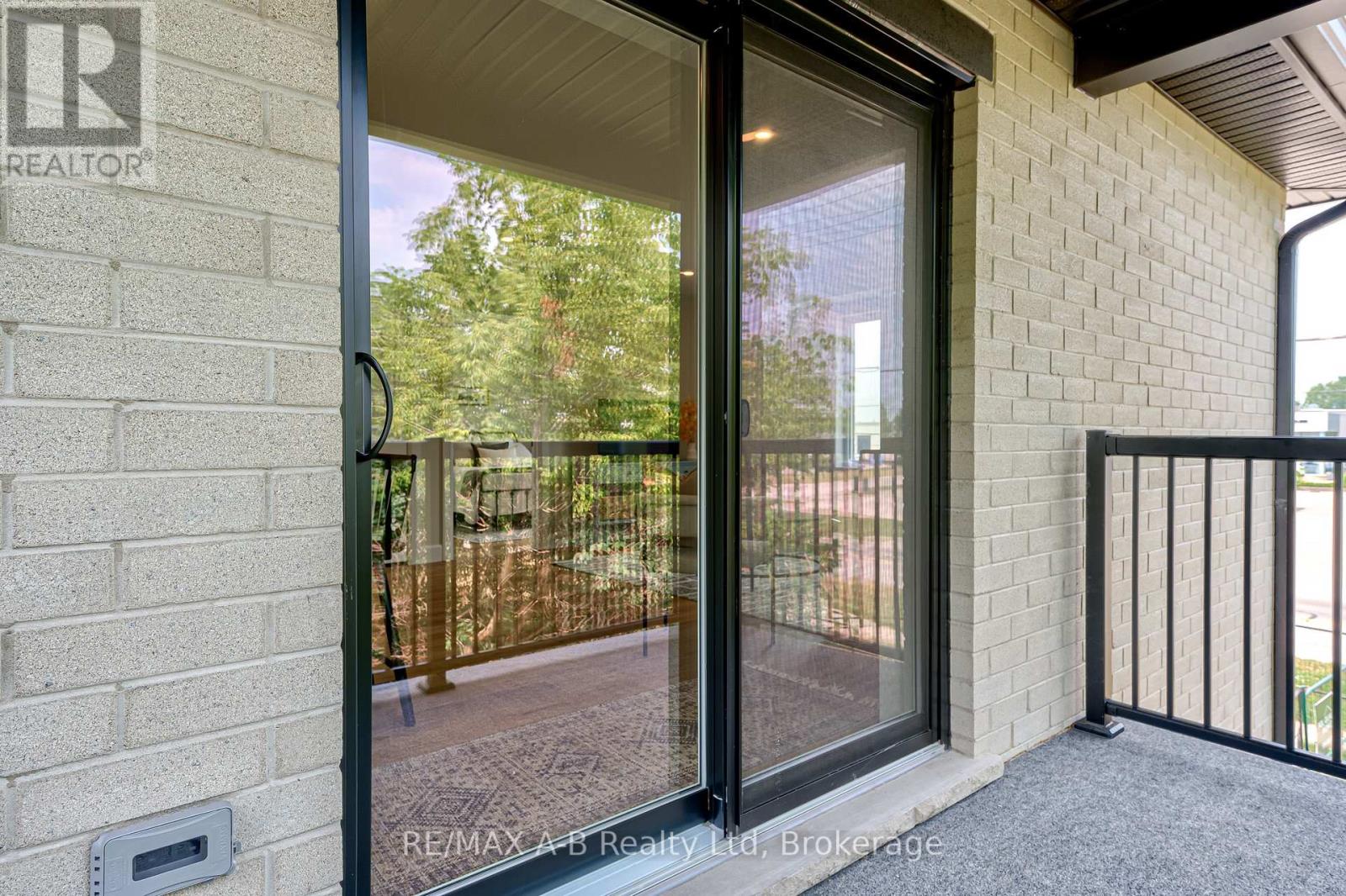 #30 428 QUEEN STREET W - 16