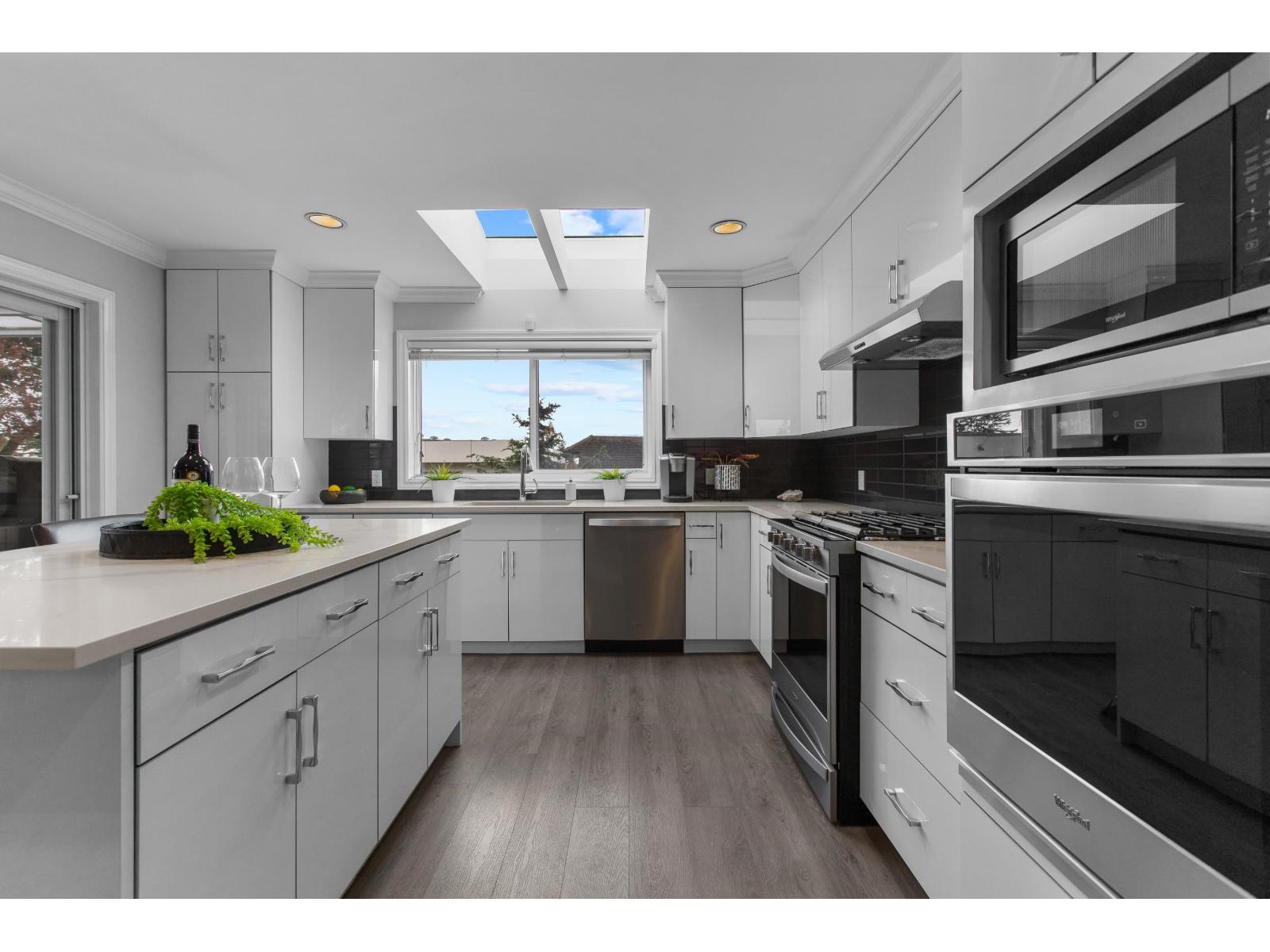 1170 DOLPHIN STREET, White Rock