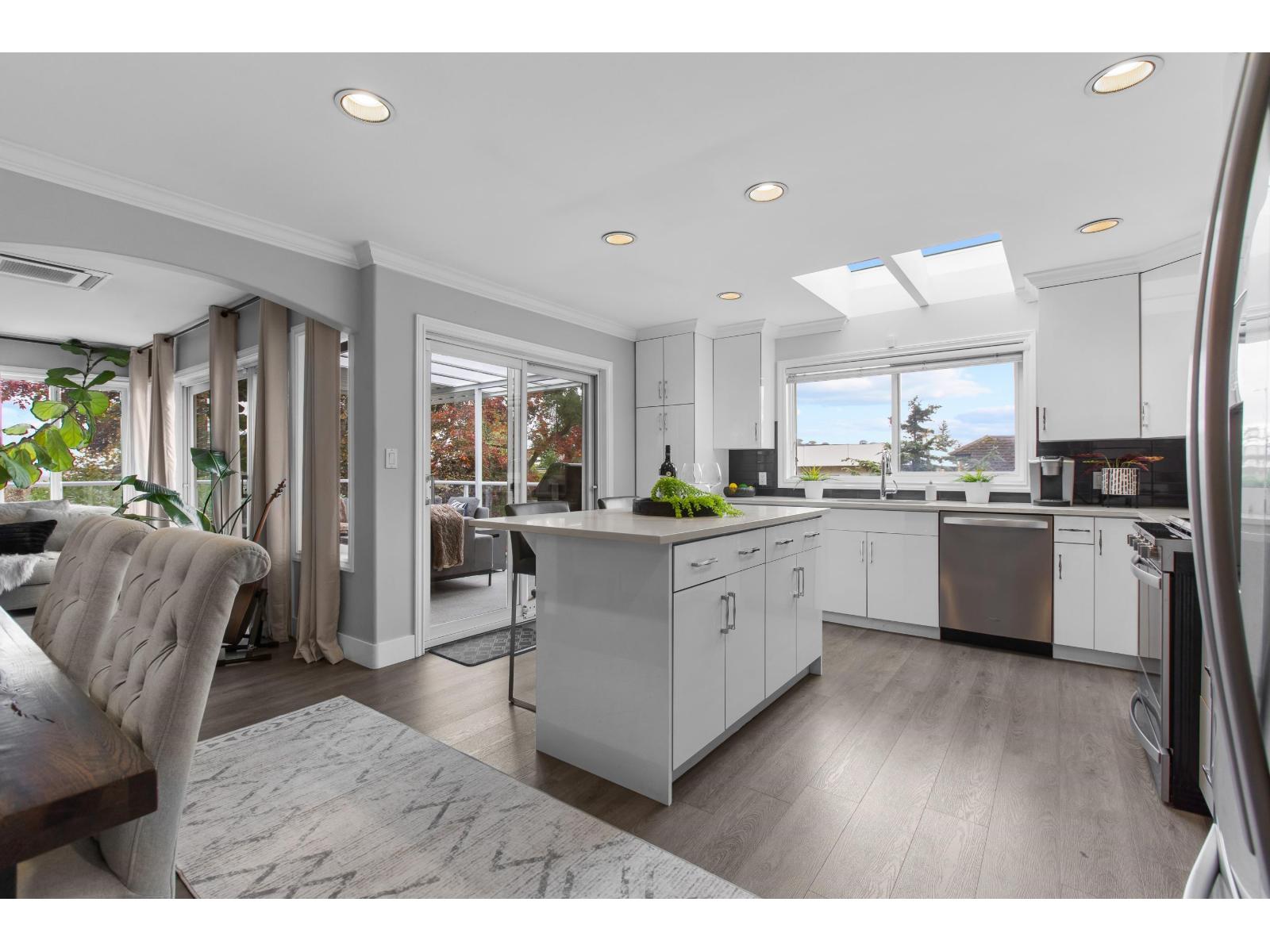 1170 DOLPHIN STREET, White Rock