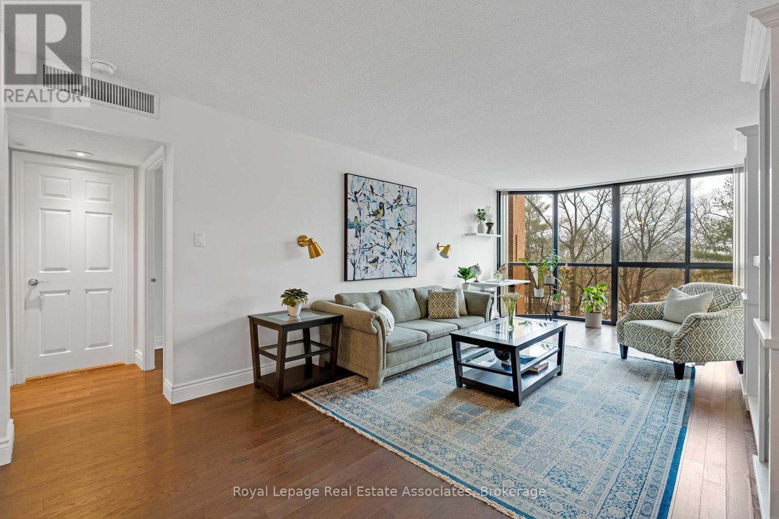 402 – 1240 MARLBOROUGH COURT, Oakville (CP College Park), Ontario