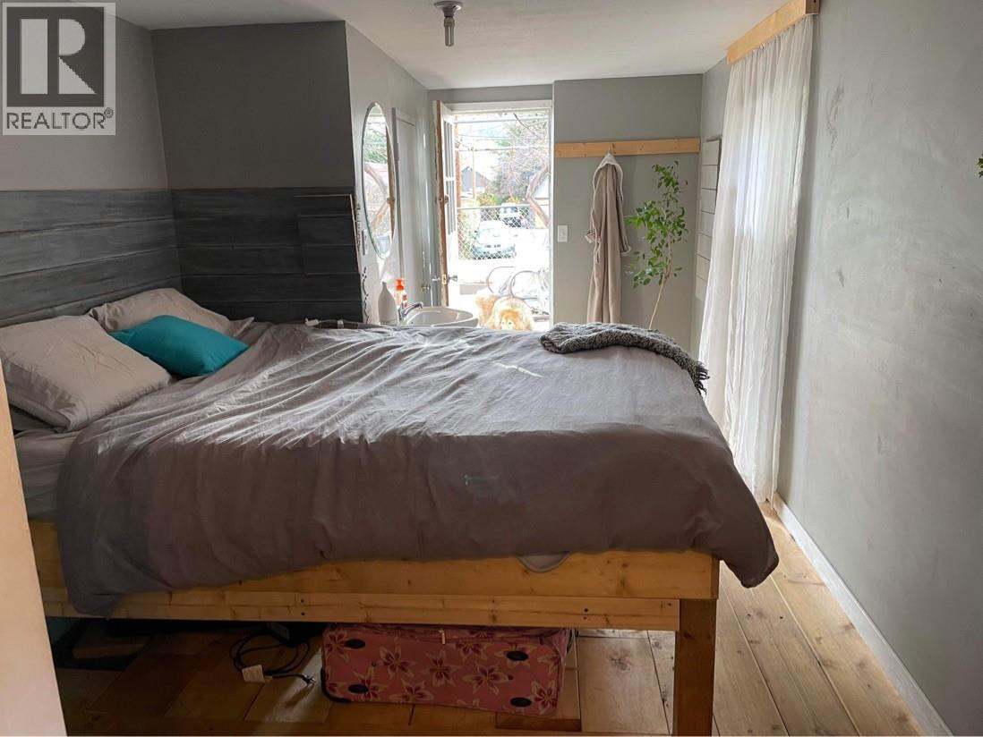 9704 JULIA Street, Summerland