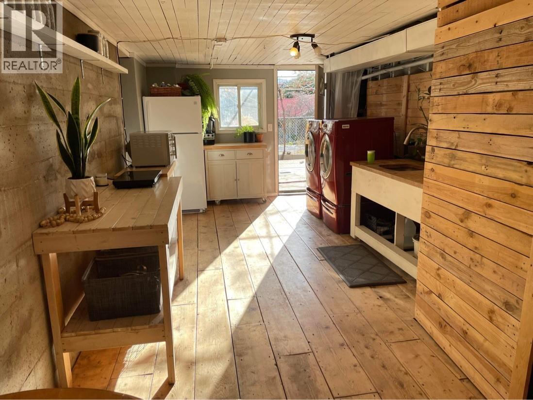 9704 JULIA Street, Summerland