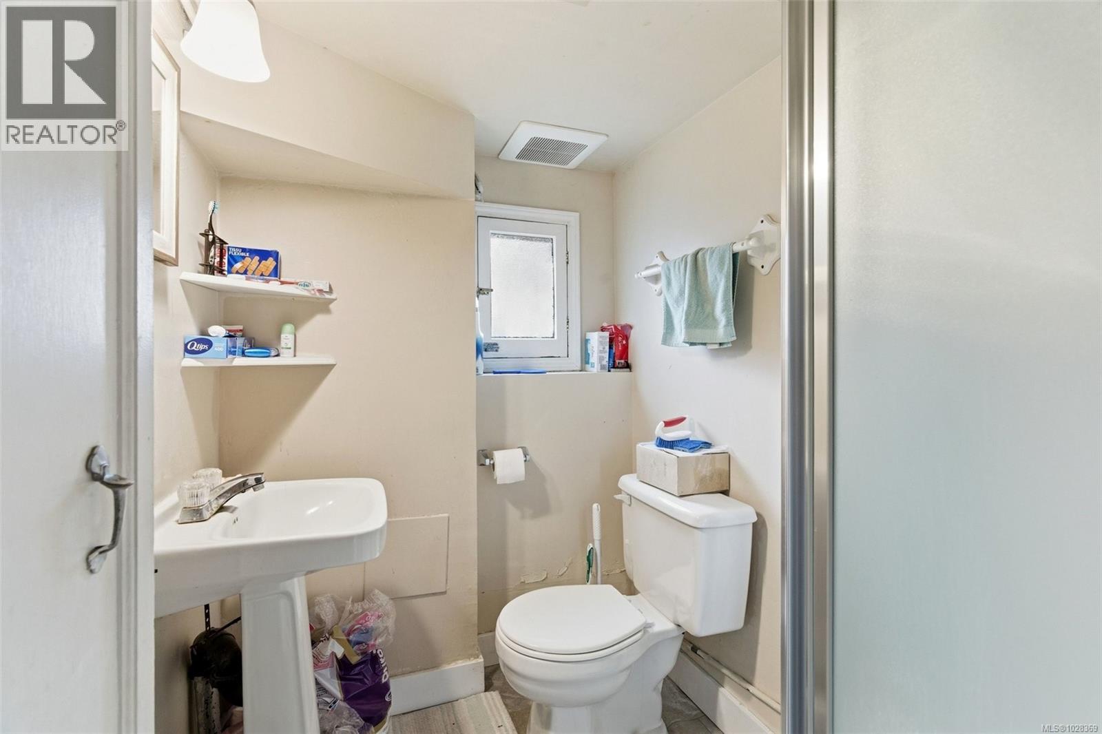  1707 Albert Avenue, Victoria