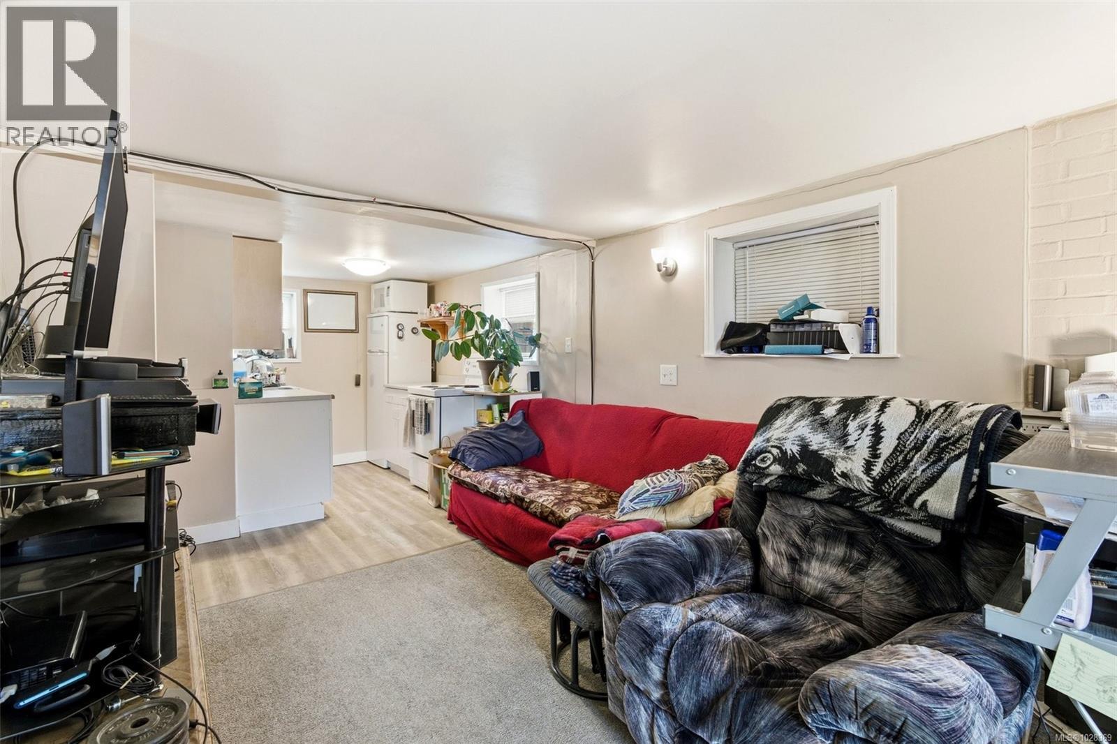  1707 Albert Avenue, Victoria