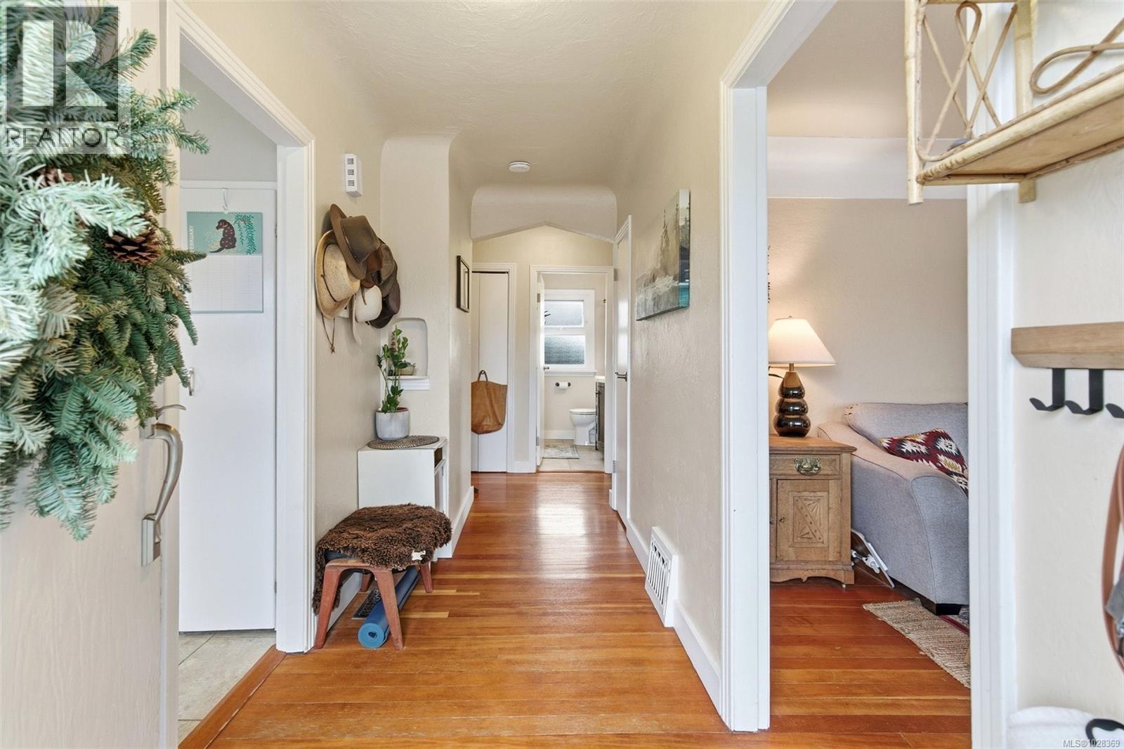  1707 Albert Avenue, Victoria